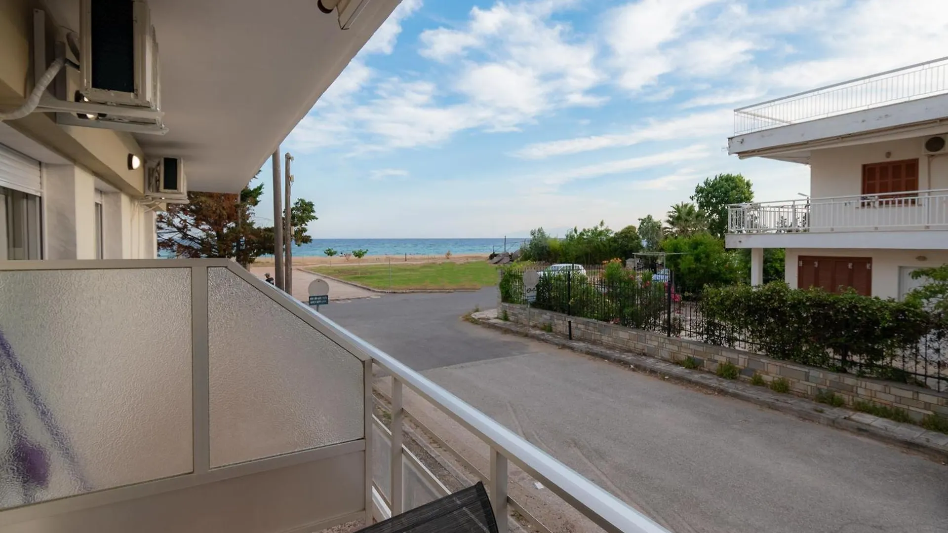 Happy Ellen Seafront Apartments By Travel Pro Services - Nea Plagia Halkidiki Flogita 0*,  Grecia