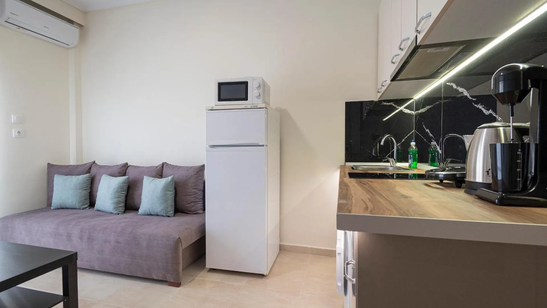 Happy Ellen Seafront Apartments By Travel Pro Services - Nea Plagia Halkidiki Flogita 0*,  Grecia