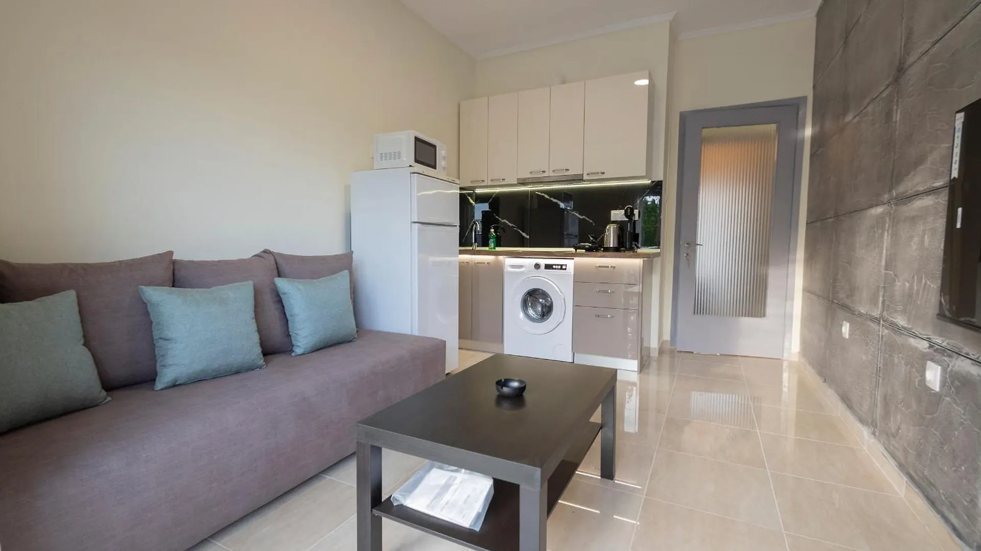 Happy Ellen Seafront Apartments By Travel Pro Services - Nea Plagia Halkidiki Flogita 0*,  Grecia