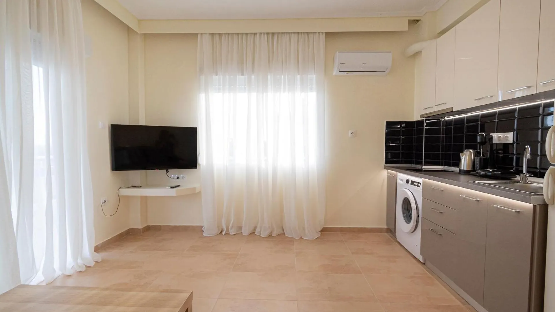 Happy Ellen Seafront Apartments By Travel Pro Services - Nea Plagia Halkidiki Flogita